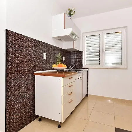 Gudelj Cvitan * Μακάρσκα